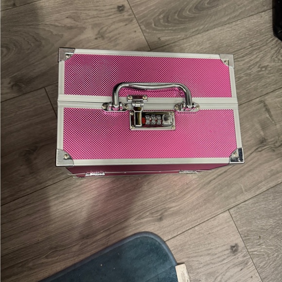 Makeup Cosmetics Kit - Picture 9 of 9